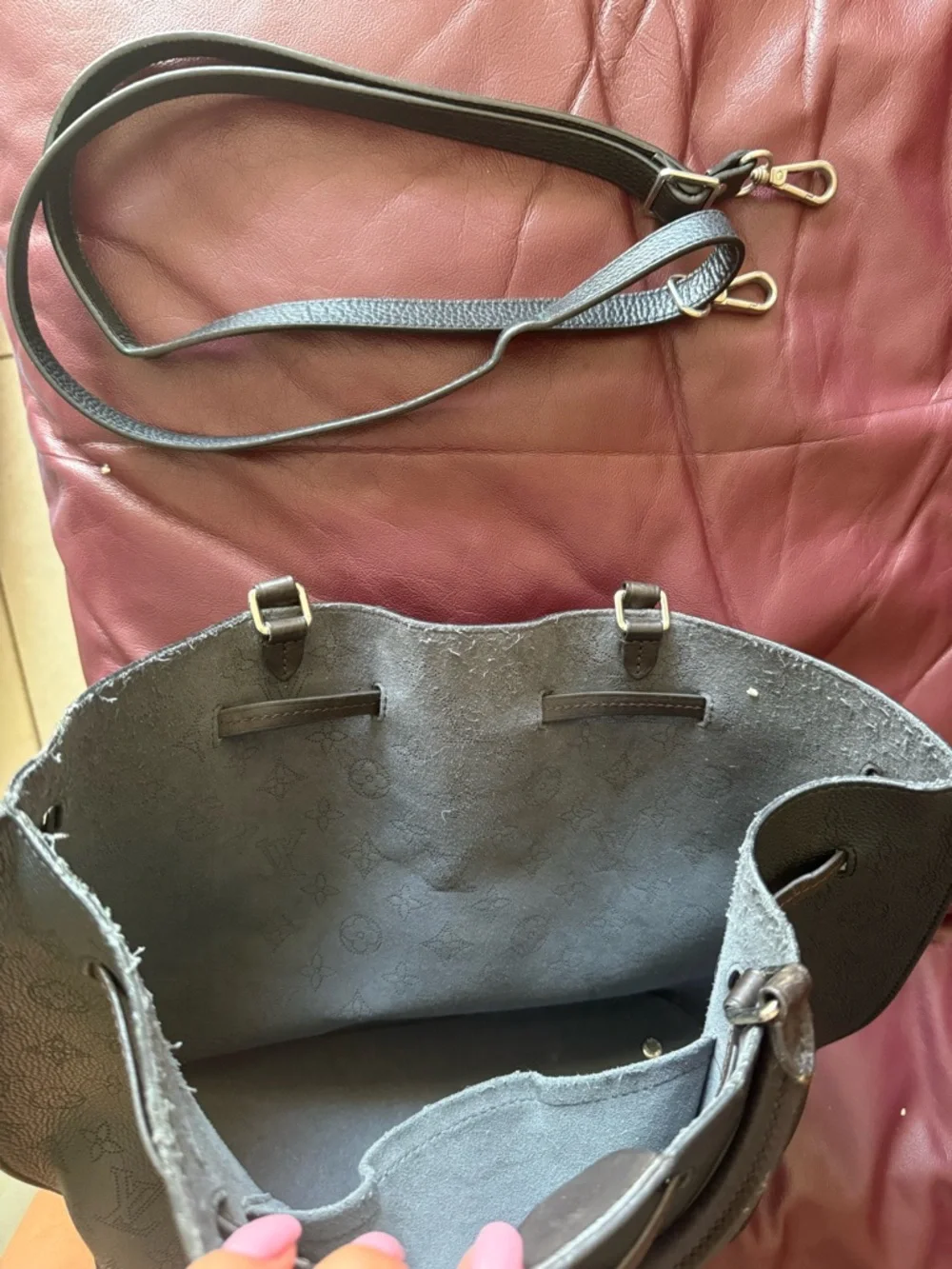 Louis Vuitton Bag Girolata Mahina Leather Black Shoulder Tote Authentic Handbag - Picture 11 of 15